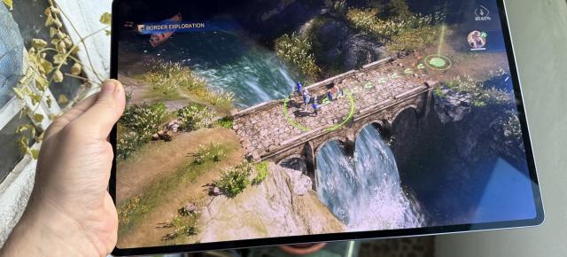 Samsung Galaxy Tab S10 Ultra: Display grozav pentru Netflix şi gaming, dar atenţie la amprente