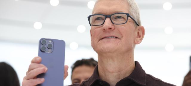 Cum ar putea produce Apple smartphone-uri în SUA? iPhone-ul ar putea fi fabricat de roboți în viitor
