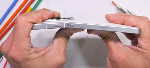 OPPO Find X8 Ultra se îndoaie fatal la testul lui JerryRig şi aflăm detalii interesante despre componente