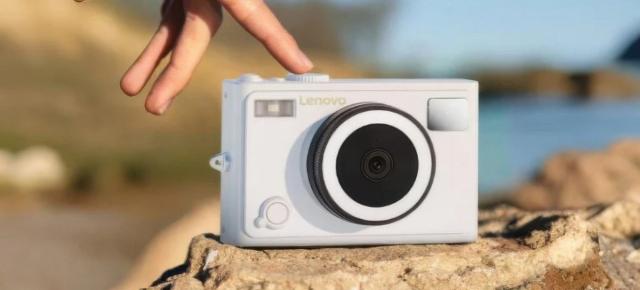 Lenovo C55 a sosit! Prima cameră digitală a companiei costă sub 70 de dolari și e special concepută pentru vloggeri
