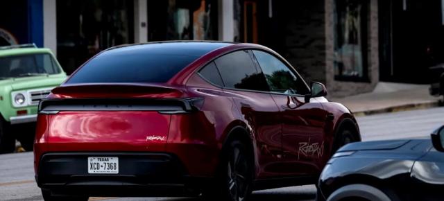 Taxiurile autonome Tesla au deja probleme: Robotaxi nu respectă regulile de circulaţie