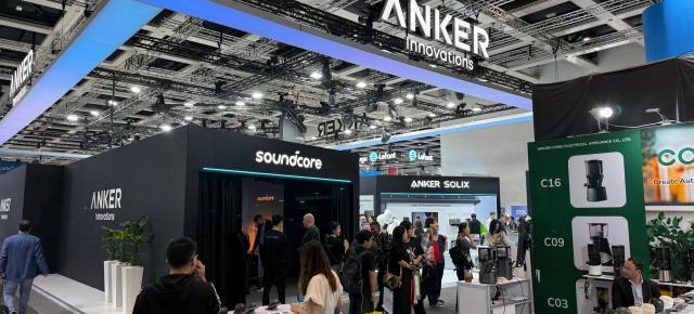 IFA 2025: Turul standului Anker la Berlin, cu reportofon cu AI, baterii pentru casa smart şi căşti pentru dormit