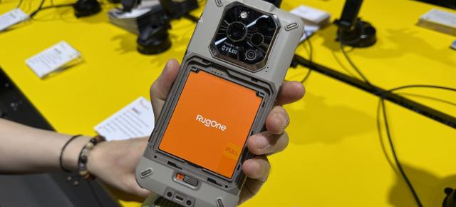 IFA 2025: Video hands-on RugOne Xever 7 Pro, smartphone robust cu baterie ușor de înlocuit și senzor termic FLIR