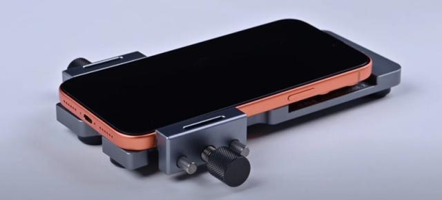 iPhone 17 Pro desfăcut în faţa camerei; Greu de reparat? (Video)