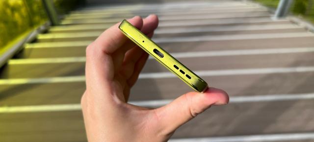 Motorola moto g86 Power: Acustică stereo, cu speakerul de jos ce duce greul audiţiei