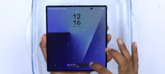 Viitoarele pliabile s-ar putea repara singure, cu o tehnologie Samsung ce aminteşte de... LG