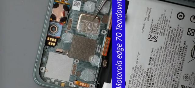 Motorola edge 70 desfăcut în faţa camerei; Cum e răcit, ce e la interior? (Video)