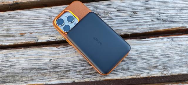 Prezentare Anker MagGo 10K Slim - Baterie externă compatibilă MagSafe, un must-have pentru utilizatorii de iPhone