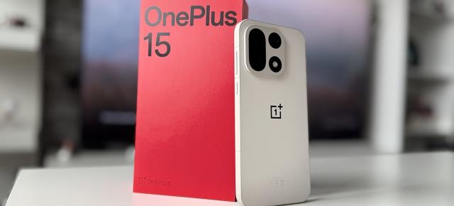 OnePlus 15 unboxing: gaming la 165 FPS, baterie de 7300 mAh şi preţ sub 5000 lei cu voucher