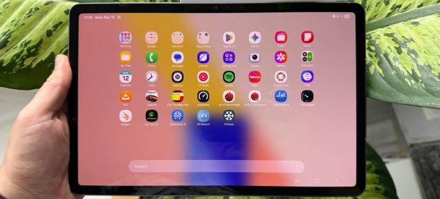 Samsung Galaxy Tab S11: Display cât trebuie, AMOLED 120Hz și cu suport S Pen pentru creativitate sau productivitate