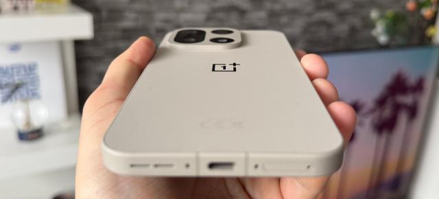 OnePlus 15: Audio ţeapăn de tot, mai echilibrat decat OnePlus 13