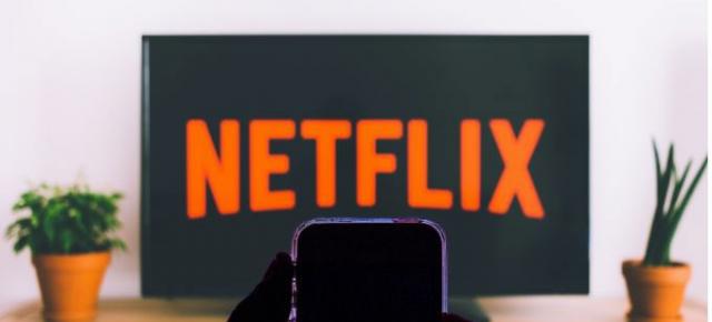 Netflix elimină casting-ul din aplicațiile Android și iOS fără să anunțe abonații; utilizatorii sunt obligați să folosească exclusiv aplicația de pe TV