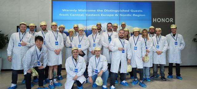 Am fost în China să văd cum produce HONOR un telefon Magic la fiecare 28 secunde în fabrica din Shenzhen