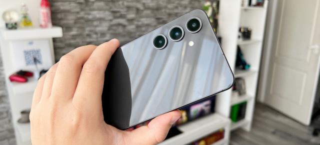 Turul Magazinelor #1544: Televizor QLED sub 600 lei, Ferrari LEGO cadou de Moş Nicolae, 3 telefoane midrange atractive