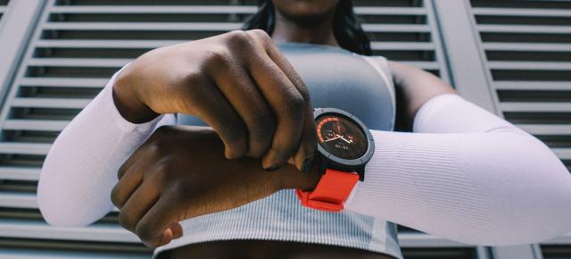 E LUNI e AMAZON: Smartwatch CMF Watch 3 Pro, cadoul tech perfect cu GPS dual și baterie de 13 zile