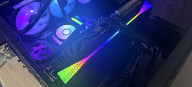 Am testat XFX Radeon RX 9070 XT într-un PC „cu greutate” - Placă video puternică, ce oferă coolere magnetice și performanță de top