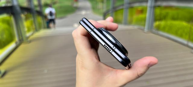 HONOR Magic V6 se va lansa mult mai devreme decât predecesorul; Avem detalii şi despre un battery phone HONOR