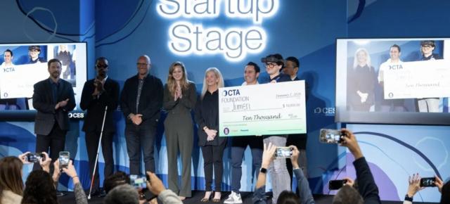 Români premiaţi la CES 2026 pentru o invenţie ce schimba viaţa nevăzătorilor: dotLumen