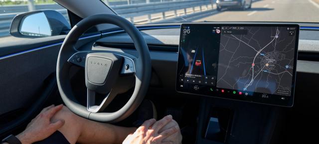 Tesla vrea să te taxeze lunar pentru una dintre funcţiile smart de pe automobilele sale