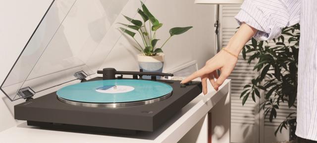 Sony lansează două pick-up-uri wireless accesibile: PS-LX3BT și PS-LX5BT combină designul clasic cu conectivitatea modernă