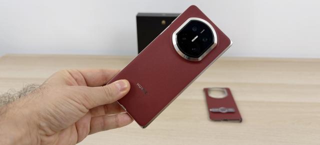 Huawei Mate X7: Design cu bun gust, inspiraţie SF şi mult mai robust