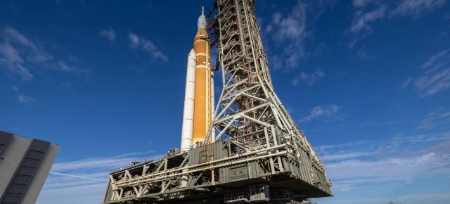 SpaceX amână misiunea către Marte din 2026; compania se concentrează pe aterizarea pe Lună pentru NASA