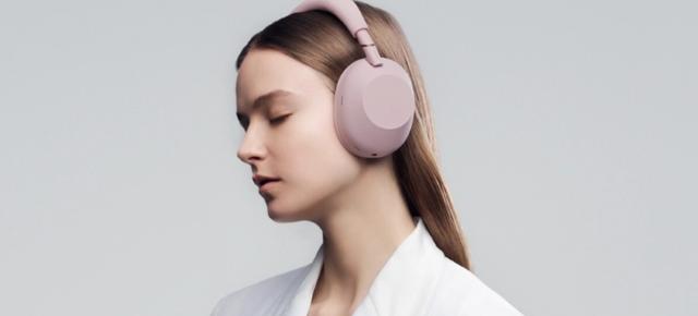 Căștile wireless Sony WH-1000XM6 primesc o variantă roz de primăvară, acum la precomandă