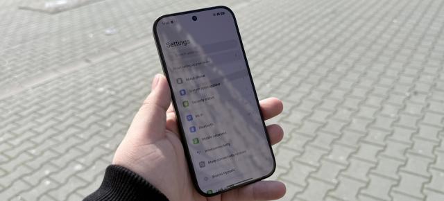 POCO X8 Pro: Display AMOLED luminos, compact, atractiv în special pentru gameri