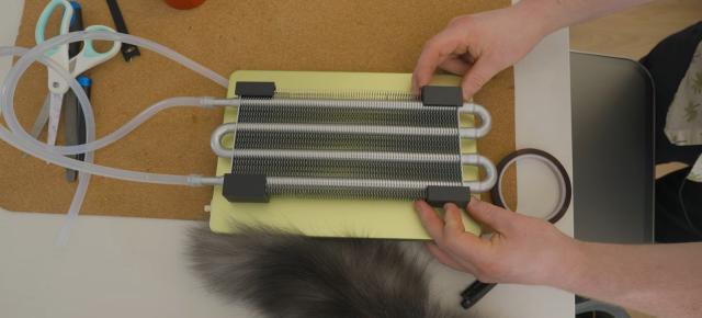 MacBook Neo dus la extrem într-un experiment inedit! Răcirea pe bază de lichid dezvăluie performanțe ascunse (Video)