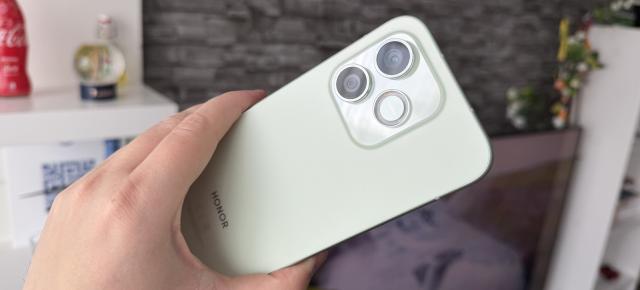 HONOR 600 Lite: Cameră bună la focus, culori, zoom digital 3X, dar... 