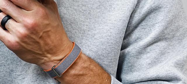 Ce știm despre Fitbit Air? Google pare că pregătește o brățară fitness fără display, foarte ușoară și „simplă” în aparență