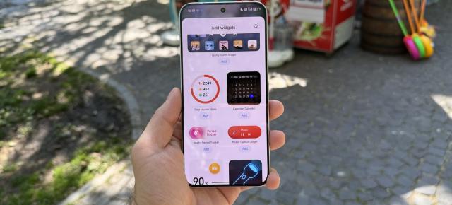 POCO X8 Pro Max: HyperOS 3.0 fluid, iluminare RGB și suport software extins până în 2032