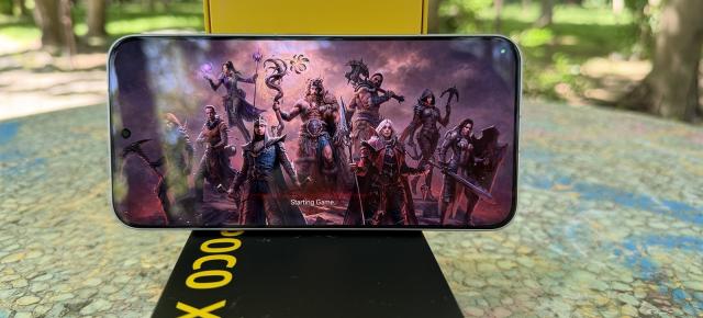 POCO X8 Pro Max: Display gata de orice joc, serial Netflix, TikTok