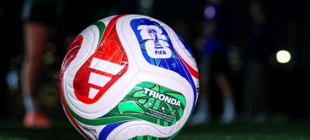 Știați că: mingea de la Cupa Mondială 2026 FIFA are baterie și trebuie încărcată înainte de meciuri?