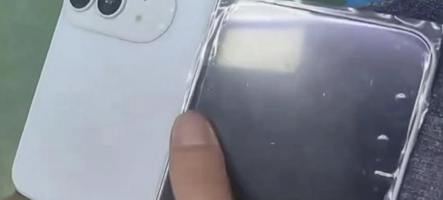 iPhone Fold/Ultra apare şi pe alb, într-o fotografie hands on cu o machetă