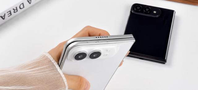 iPhone Ultra apare într-un nou leak video; Machetele în variantele alb și negru oferă cea mai clară privire de până acum asupra pliabilului Apple