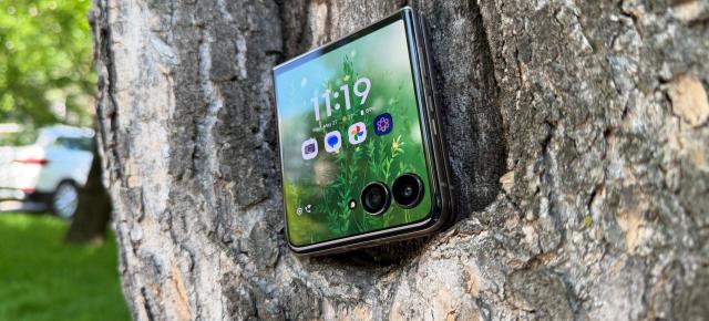 Motorola RAZR 70 Ultra: Display-uri create pentru consum on-the-go, aplicații și pe ecranul secundar