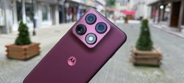 Motorola edge 70 Pro: Design elegant, ecran curbat pe toate laturile și o nuanță Pantone care întoarce priviri