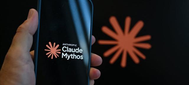 Anthropic suspendă accesul la cele mai noi modele AI, Fable 5 și Mythos 5, la presiunea SUA