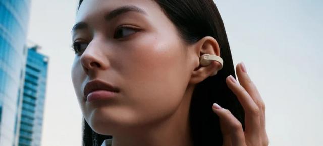 Căștile open-ear de la Sennheiser vin cu prindere tip clip; Accentum Clip promite 9 ore de autonomie