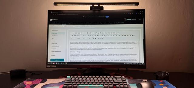 BenQ ScreenBar Halo 2 Review: Soluția premium pentru un iluminat sănătos la birou, poți spune adio ochi obosiți 