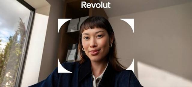 Revolut vrea să scoată și telefonul din ecuație atunci când plătești; Pay with Smile folosește recunoașterea facială direct la terminal