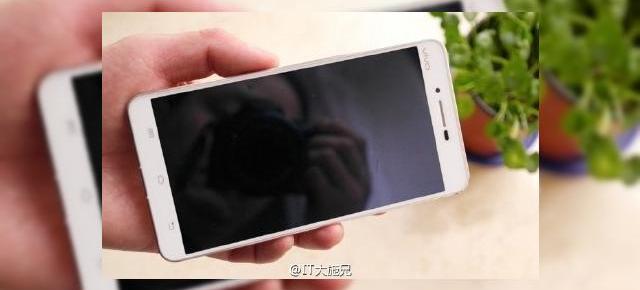 Xplay 5S, cea mai nouă creație a chinezilor de la Vivo se lasă admirată în imagini live