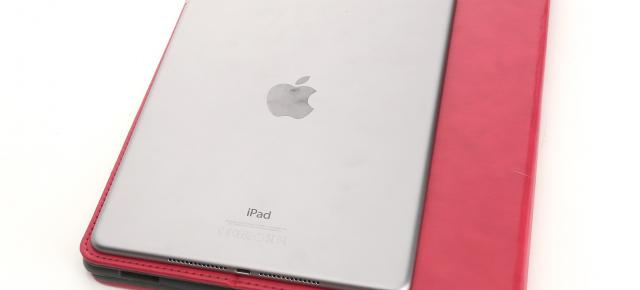 Dimensiunile carcasei lui iPad Air Plus sunt comparate cu cele ale tabletei iPad Air de 9.7 inch