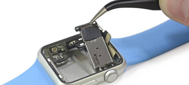 Apple Watch se confruntă cu "TattooGate" şi cu probleme ale motorasului taptic