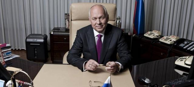 Mama Rusie are urechile deschise către YotaPhone; Telefonul vine cu portiţă lăsată deschisă pentru ascultarea de către fostul KGB
