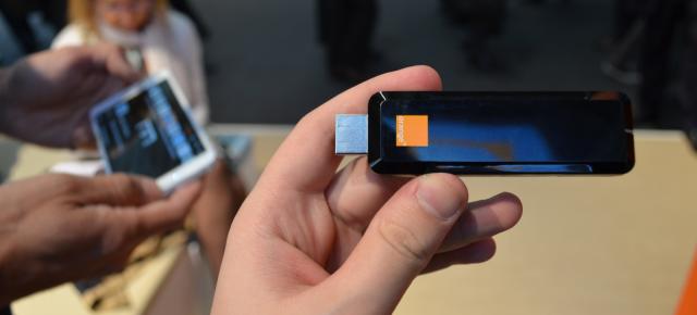România e prima tară în care e disponibil stickul Orange TV; Alternativa la Chromecast cu conectare TV via telefon/tabletă