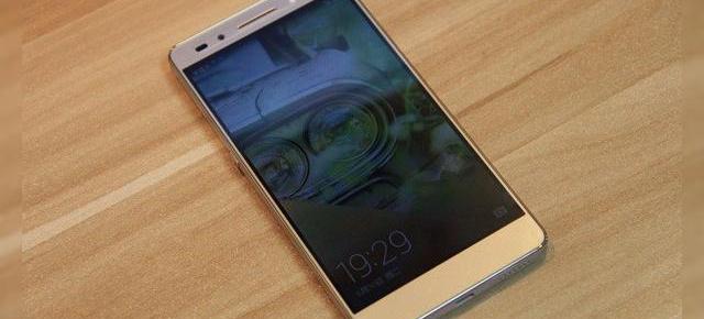 Huawei Honor 7 este fotografiat la scurt timp după evenimentul de lansare