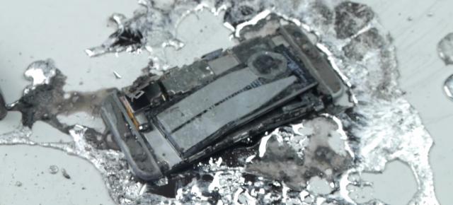 iPhone 6 se “topeşte” lent şi dureros în contact cu galiul (Video)