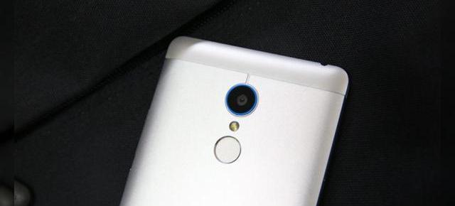Un nou model ZTE V5 apare pe web, în imagini hands on ce prezintă un scanner de amprente, corp metalic